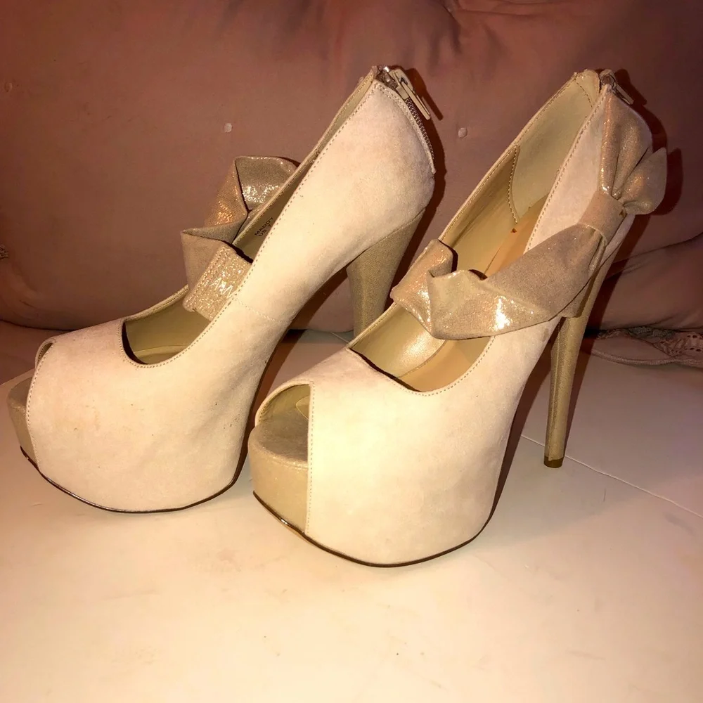 Elegant Cream & Gold Women's Platform PeepToe Pumps NWB